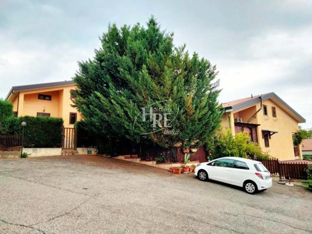 Villetta bifamiliare in vendita di 291 m² in Via Vittorio Butera, 9