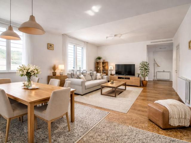 Villetta bifamiliare in vendita di 291 m² in Via Lerici