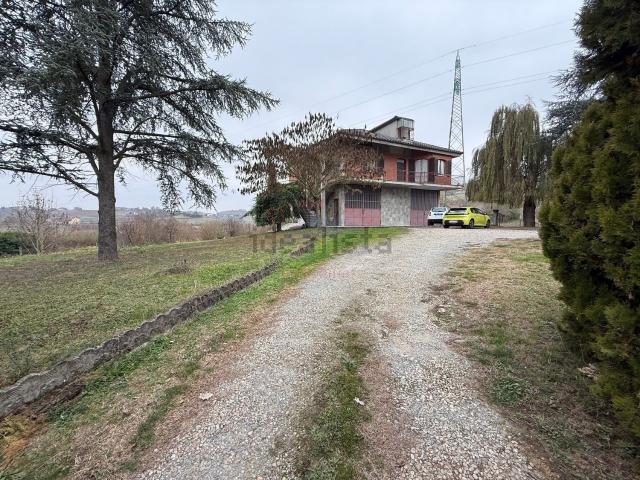 Villetta bifamiliare in vendita di 292 m² in Via Asti Mare