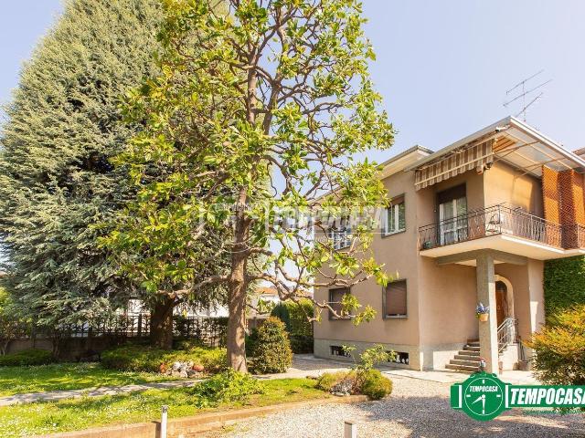 Villetta bifamiliare in vendita di 292 m² in Via Canton Santo, 10
