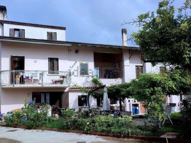 Villetta bifamiliare in vendita di 297 m² in Via Siega, 12