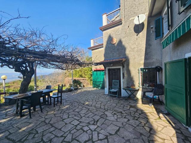 Villetta bifamiliare in vendita di 294 m² in Via Palazzina, 8