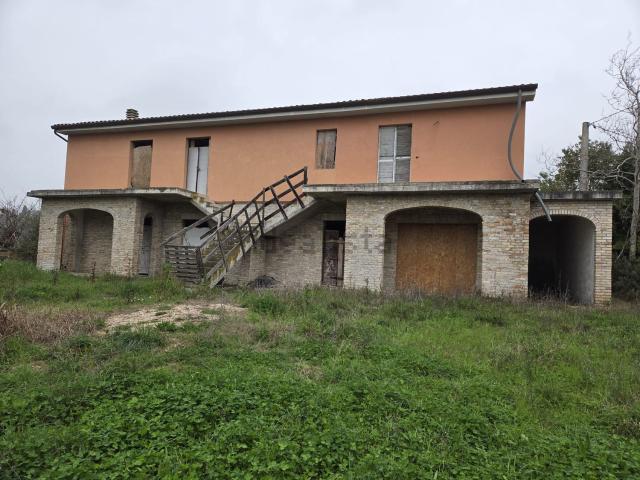 Villetta bifamiliare in vendita di 295 m² in Strada Provinciale 74, 10
