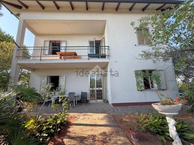 Villetta bifamiliare in vendita di 295 m² in Via Caprera, 13