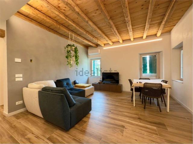 Villetta bifamiliare in vendita di 295 m² in Via Feltre