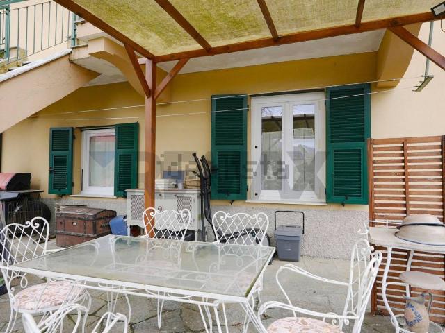 Villetta bifamiliare in vendita di 295 m² in Via Piero Calamandrei, 21
