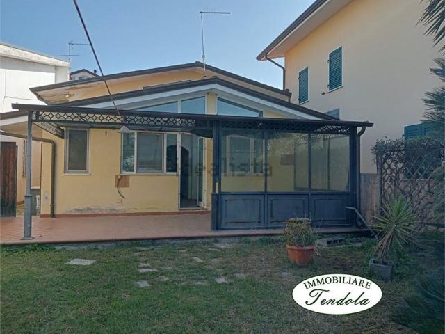 Villetta bifamiliare in vendita di 295 m²