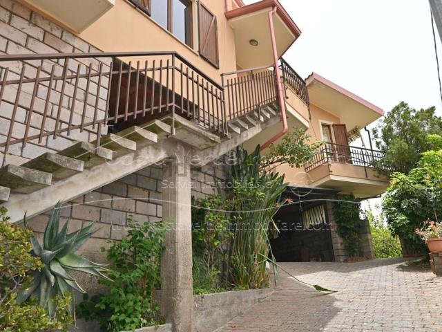 Villetta bifamiliare in vendita di 296 m² in Vico I Don Minzoni