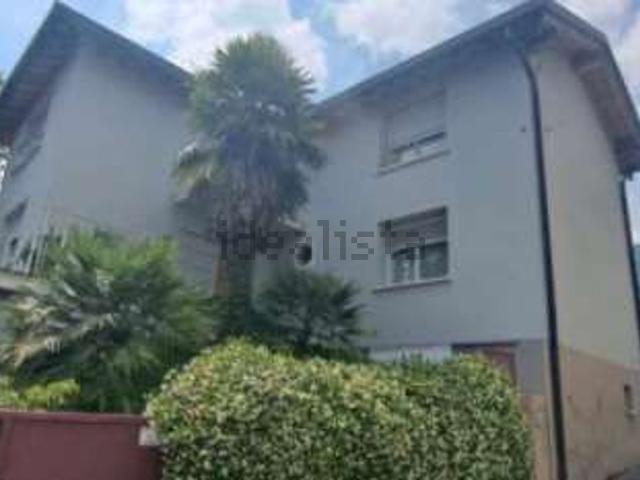 Villetta bifamiliare in vendita di 296 m² in Via Vallone
