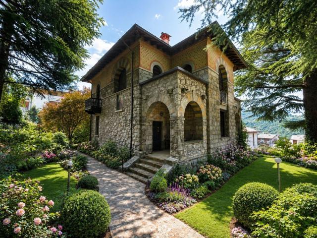 Villetta bifamiliare in vendita di 296 m² in Via Adamello, 24