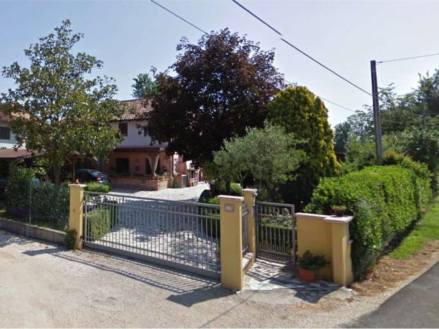 Villetta bifamiliare in vendita di 296 m² in Via Case Rosse, 13