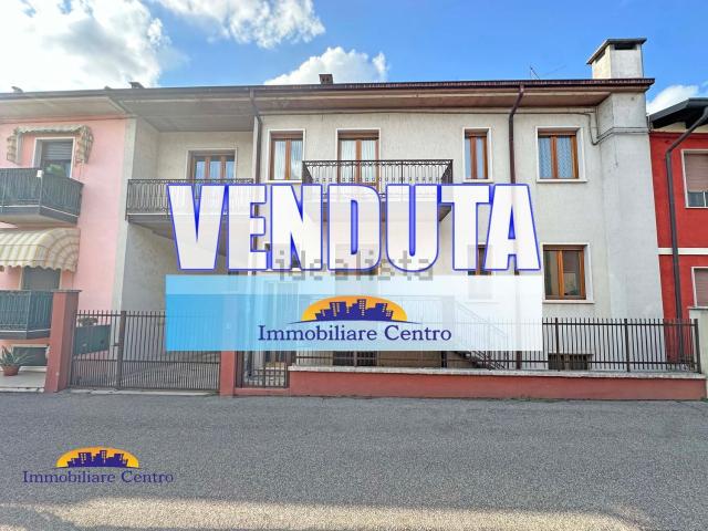 Villetta bifamiliare in vendita di 298 m² in Via Tartaro, 32