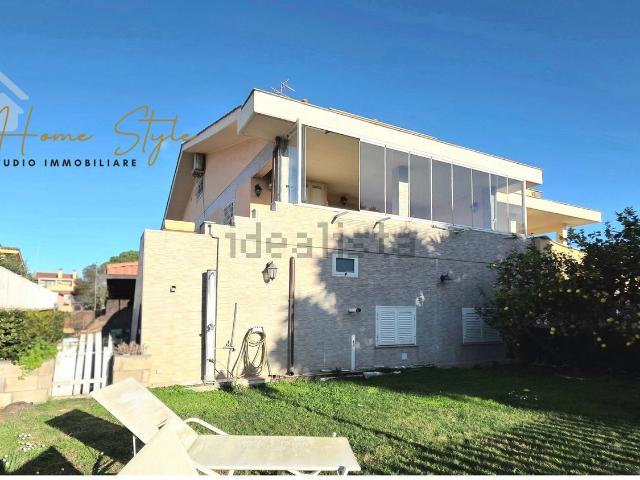 Villetta bifamiliare in vendita di 298 m² in Viale Georgia