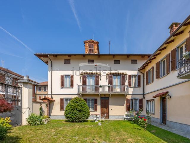 Villetta bifamiliare in vendita di 299 m² in Via Camillo Riccio, 5