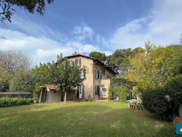 Villetta bifamiliare in vendita di 299 m² in Via Dante Alighieri, 26