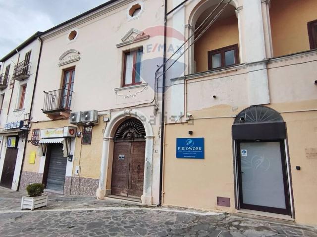 Villetta bifamiliare in vendita di 203 m² in Piazza Guglielmo Marconi, 12