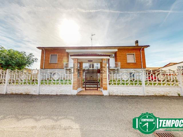 Villetta bifamiliare in vendita di 203 m² in Via Teresio Olivelli, 8