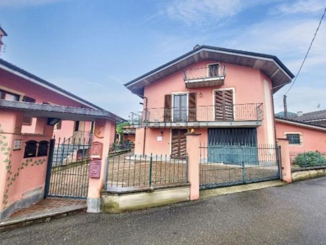Villetta bifamiliare in vendita di 203 m² in Via Cave, 223