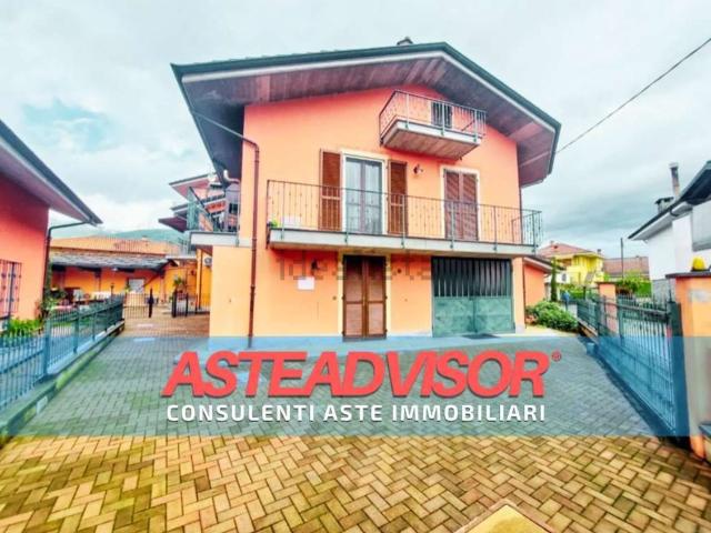 Villetta bifamiliare in vendita di 203 m² in Via Cave, 223