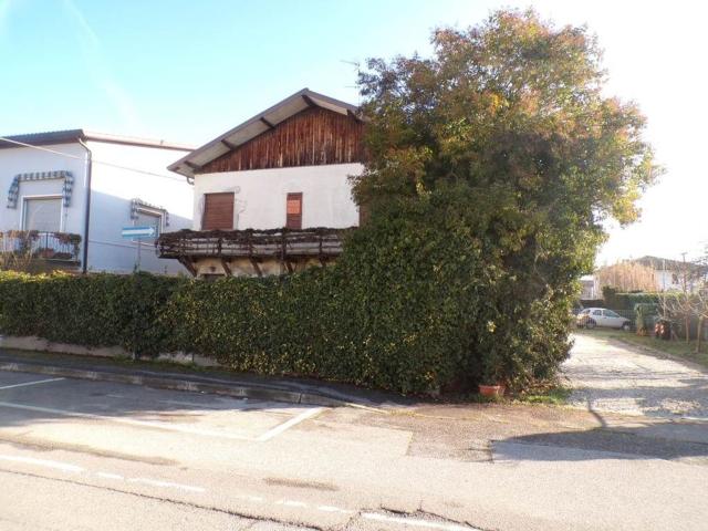 Villetta bifamiliare in vendita di 203 m² in Via Don Giovanni Minzoni