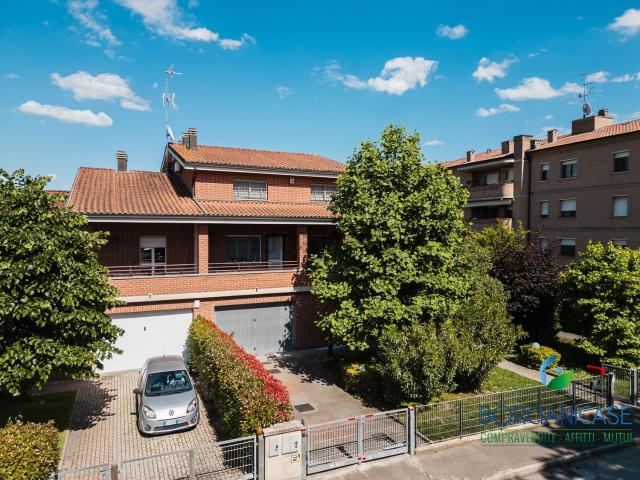 Villetta bifamiliare in vendita di 203 m² in Via Rosa Luxemburg, 15