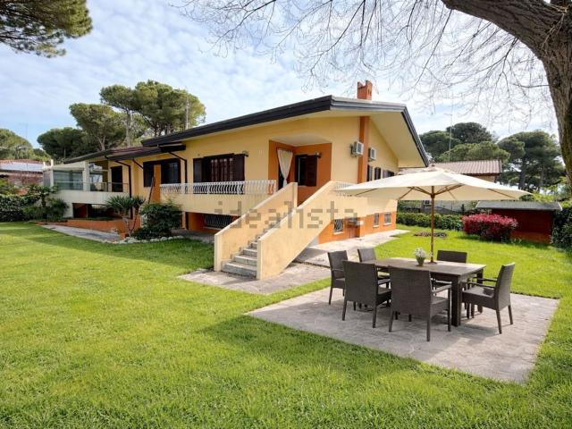 Villetta bifamiliare in vendita di 200 m² in Calle Michelangelo, 10