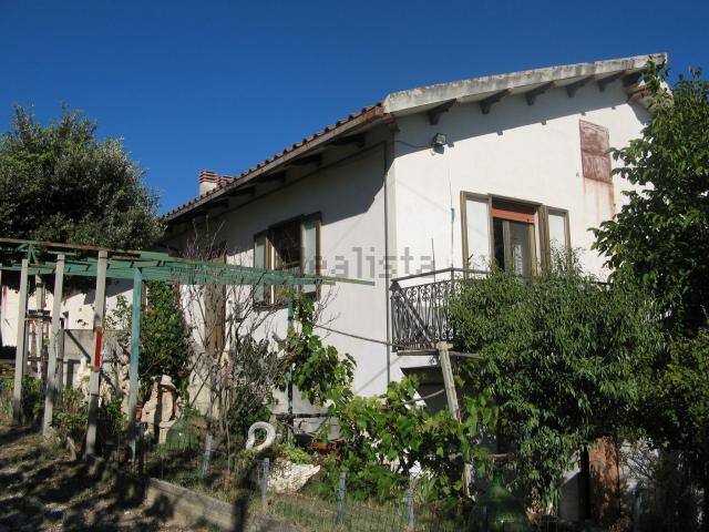Villetta bifamiliare in vendita di 200 m² in Contrada Colli