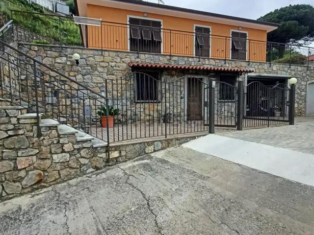 Villetta bifamiliare in vendita di 200 m² in Corso della Repubblica