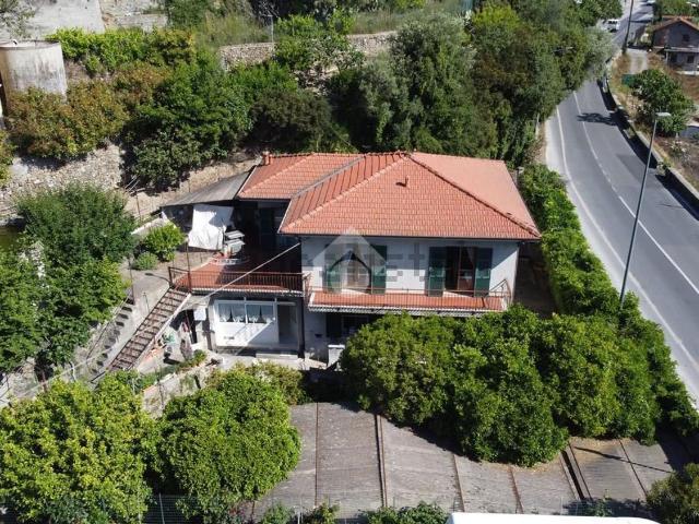 Villetta bifamiliare in vendita di 200 m² in Corso della Repubblica, 74