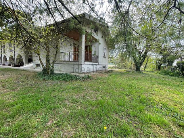 Villetta bifamiliare in vendita di 200 m² in Frazione Ova