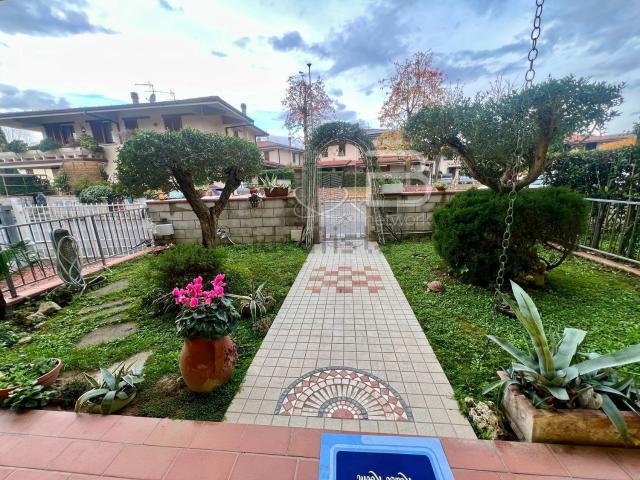 Villetta bifamiliare in vendita di 200 m² in Largo Padre Balducci, 22