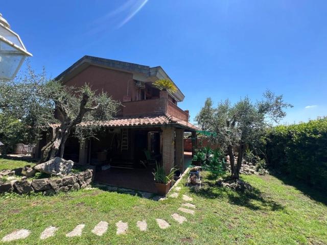 Villetta bifamiliare in vendita di 200 m² in Largo Santa Maria, 1