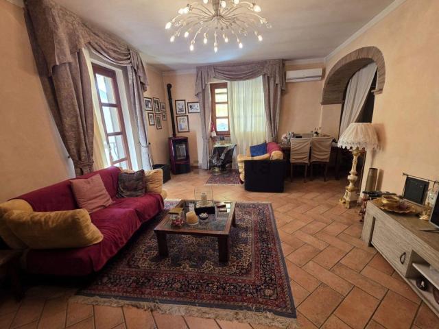 Villetta bifamiliare in vendita di 200 m² in Località Marcena, 4