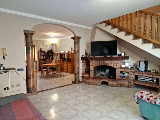 Villetta bifamiliare in vendita di 200 m² in Località Mottalunga