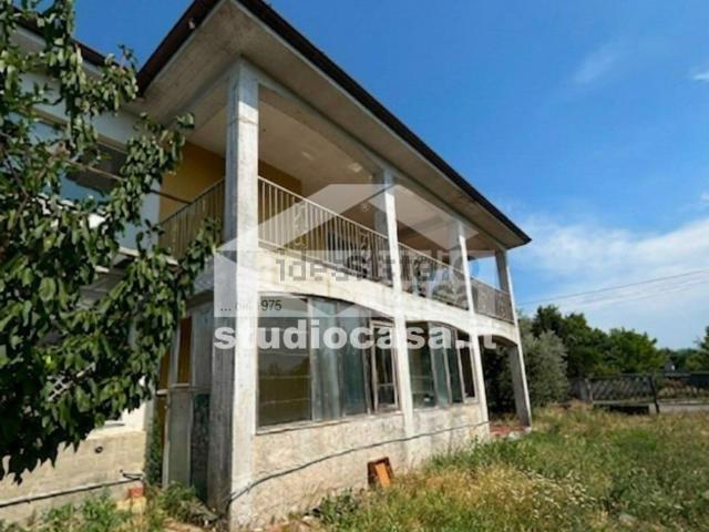 Villetta bifamiliare in vendita di 200 m² in Piazza A. Scuri