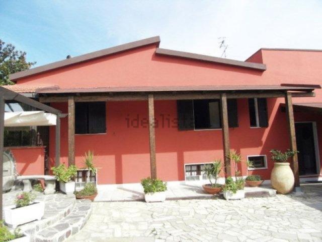 Villetta bifamiliare in vendita di 200 m² in Strada Vicinale Santa Maria di Lu Gardu, 21