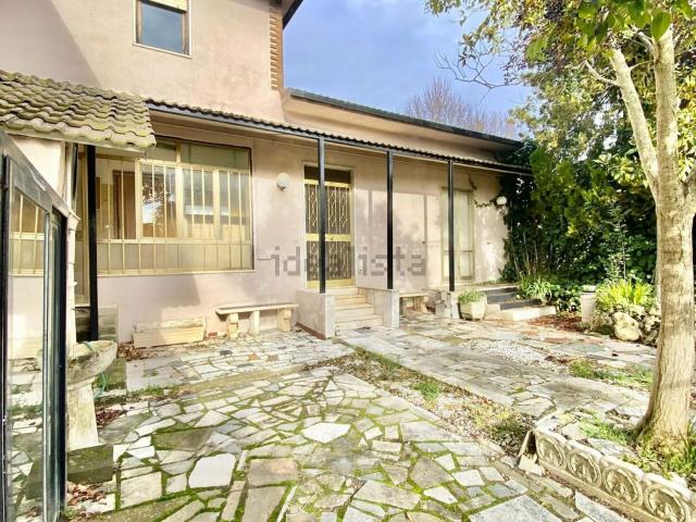 Villetta bifamiliare in vendita di 200 m² in Strada Asmara, 75