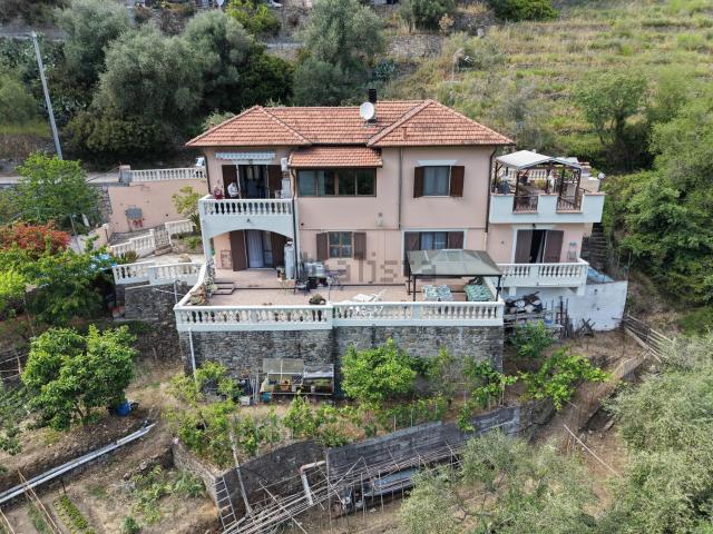 Villetta bifamiliare in vendita di 200 m² in Strada Ciaixe, 503