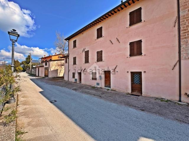 Villetta bifamiliare in vendita di 200 m² in Strada Corcia Petroia, 40