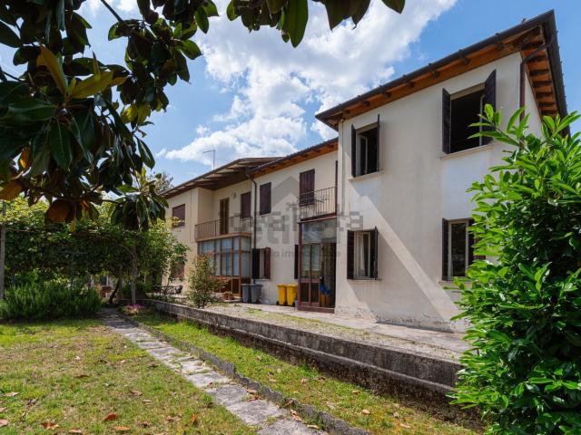 Villetta bifamiliare in vendita di 200 m² in Strada del Pozzetto