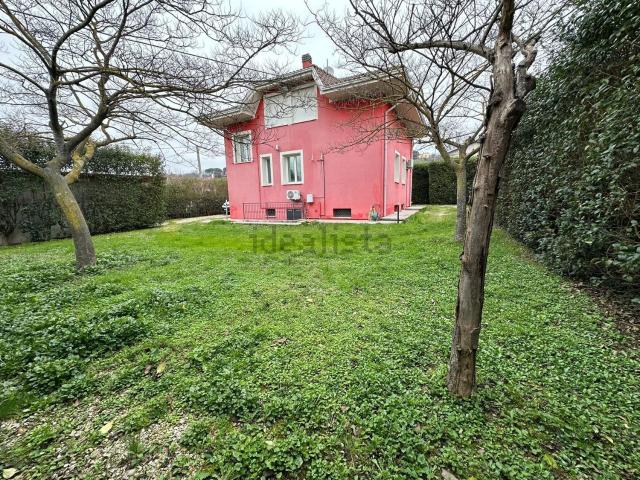 Villetta bifamiliare in vendita di 200 m² in Strada Ferrata