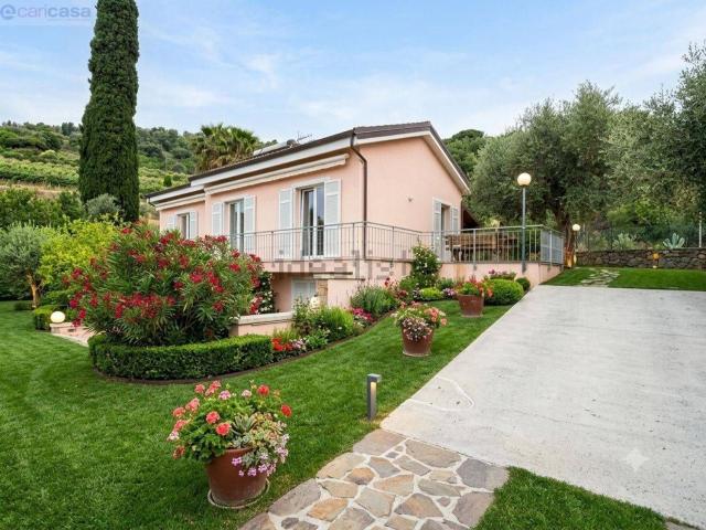 Villetta bifamiliare in vendita di 200 m² in Strada Isola Inferiore, 31