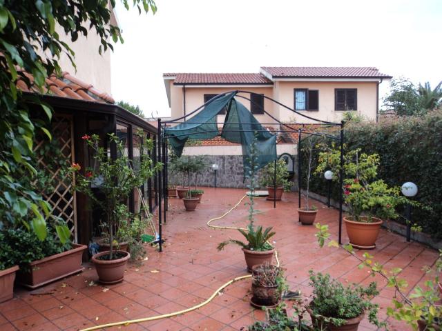Villetta bifamiliare in vendita di 200 m² in Strada porto ada contrada difesa
