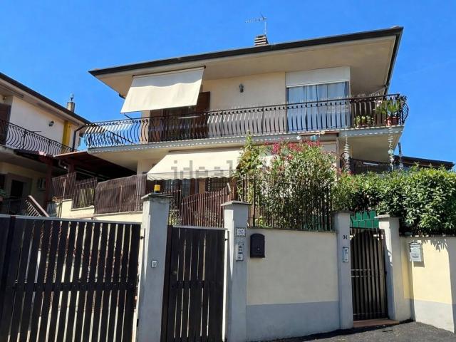 Villetta bifamiliare in vendita di 200 m² in Via Tagliamento, 94