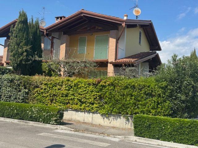 Villetta bifamiliare in vendita di 200 m² in Via Tovini