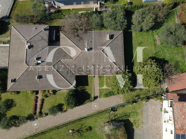 Villetta bifamiliare in vendita di 200 m² in Via Valtenesi, 12