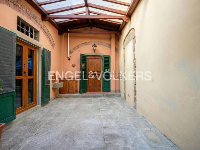 Villetta bifamiliare in vendita di 200 m² in Via Vecchia Pisana