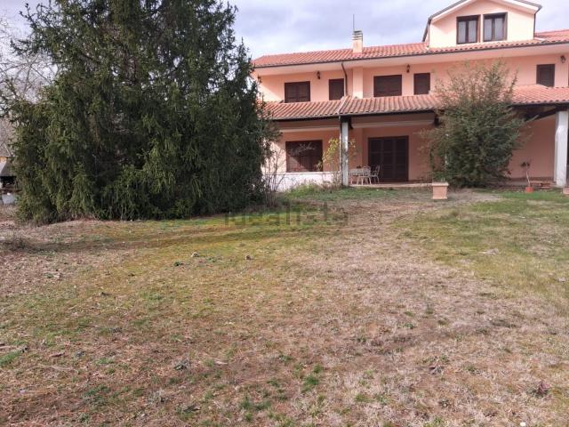 Villetta bifamiliare in vendita di 200 m² in Via Arabona