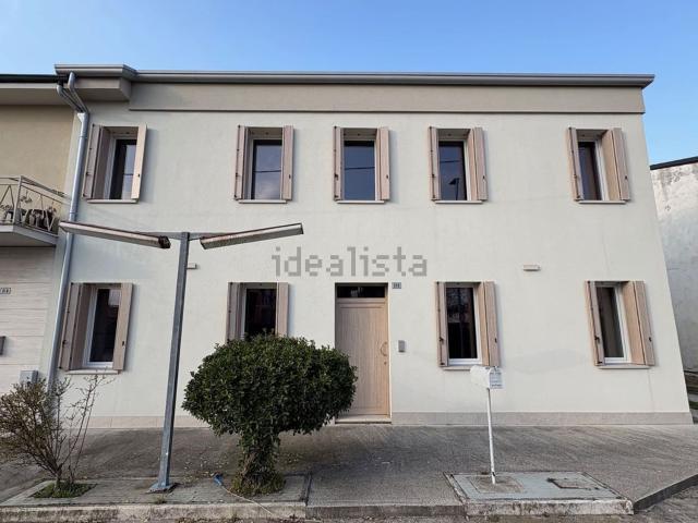 Villetta bifamiliare in vendita di 200 m² in Via Badia