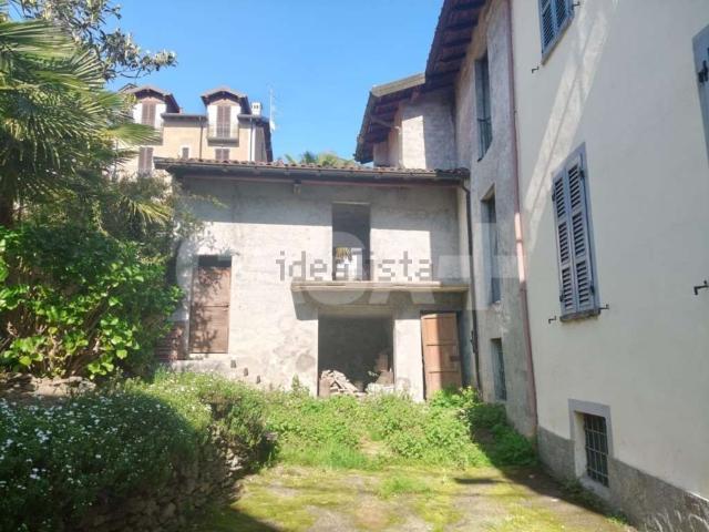 Villetta bifamiliare in vendita di 200 m² in Via Belvedere